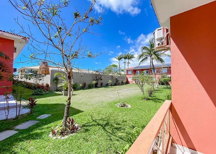 Flat frente praia de Taperapuã, atravessou a rua está na praia, com piscina, sauna e café da manhã como cortesia Porto Seguro